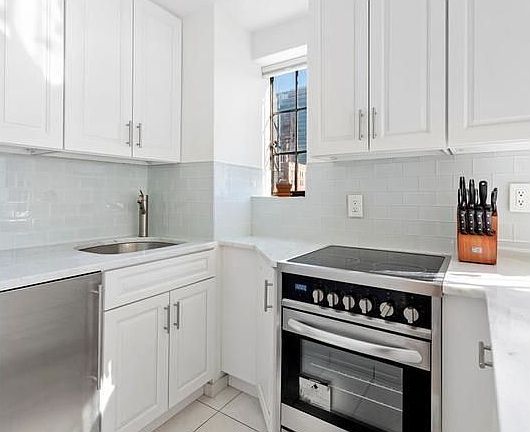 2nd image of 320 E 42nd St APT 2018