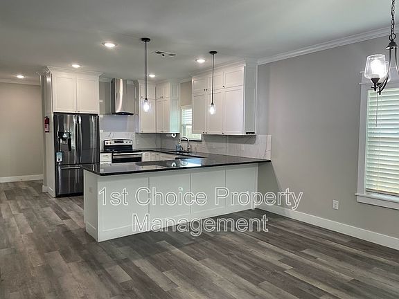 4th image of 3808 E Berry St