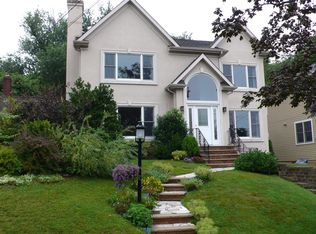 176 Highfield Ln, Nutley, NJ 07110