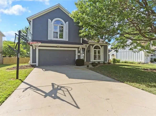 2111 S Lennox Dr, Olathe, KS 66062