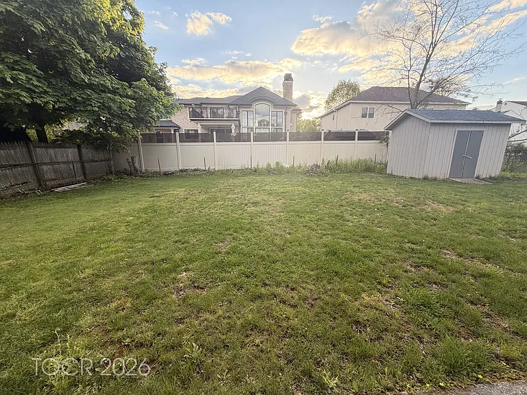 347 Forest Ave — Photo 13