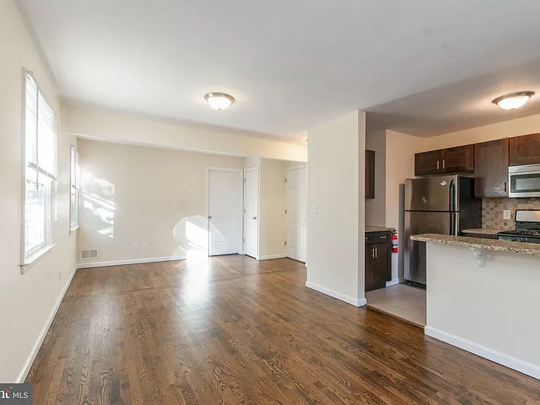 149 N Harrison St — Photo 5