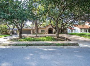 1318 E Country Dr, Laredo, TX 78045