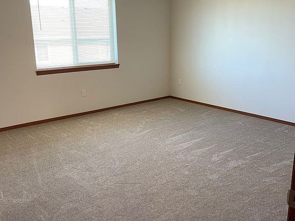 5th image of 804 Ruud Ln Unit 1