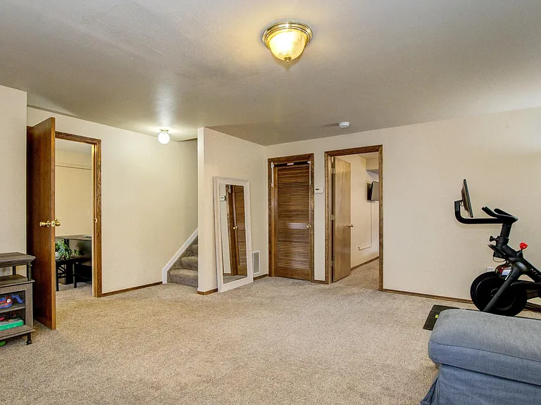 6526 Sproul Ln — Photo 24