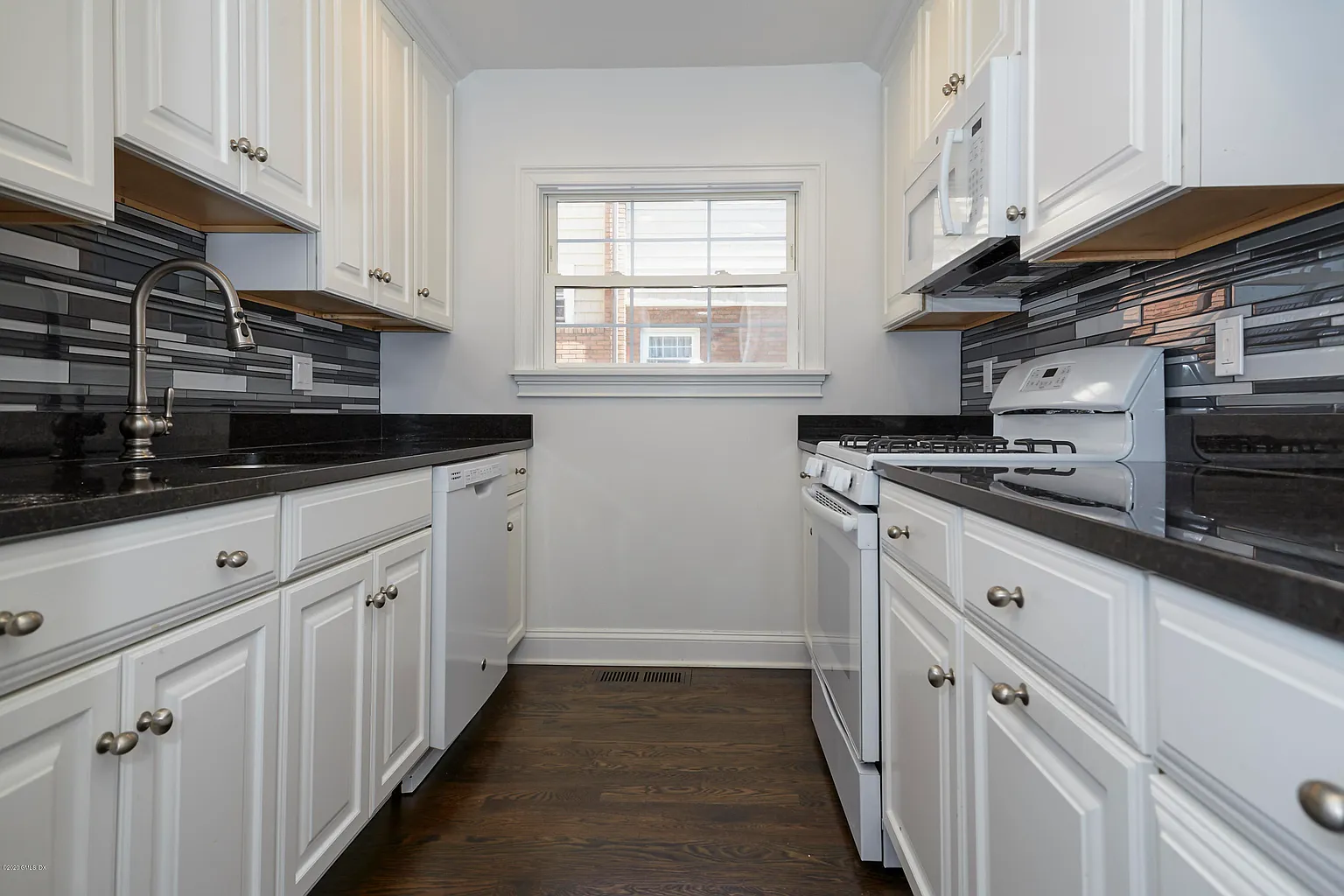 160 E Elm St #C3 photo 1