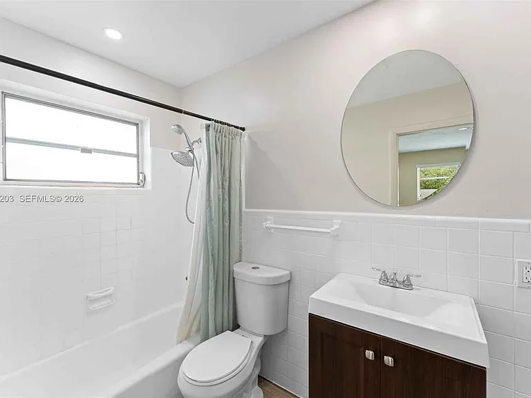 2311 SW 2nd St — Photo 8