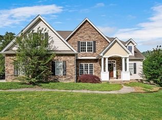 1043 N Runyan Dr, Chattanooga, TN 37405