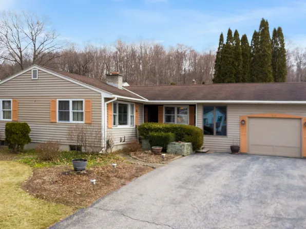 44 Harbour Road, Bennington, VT 05201