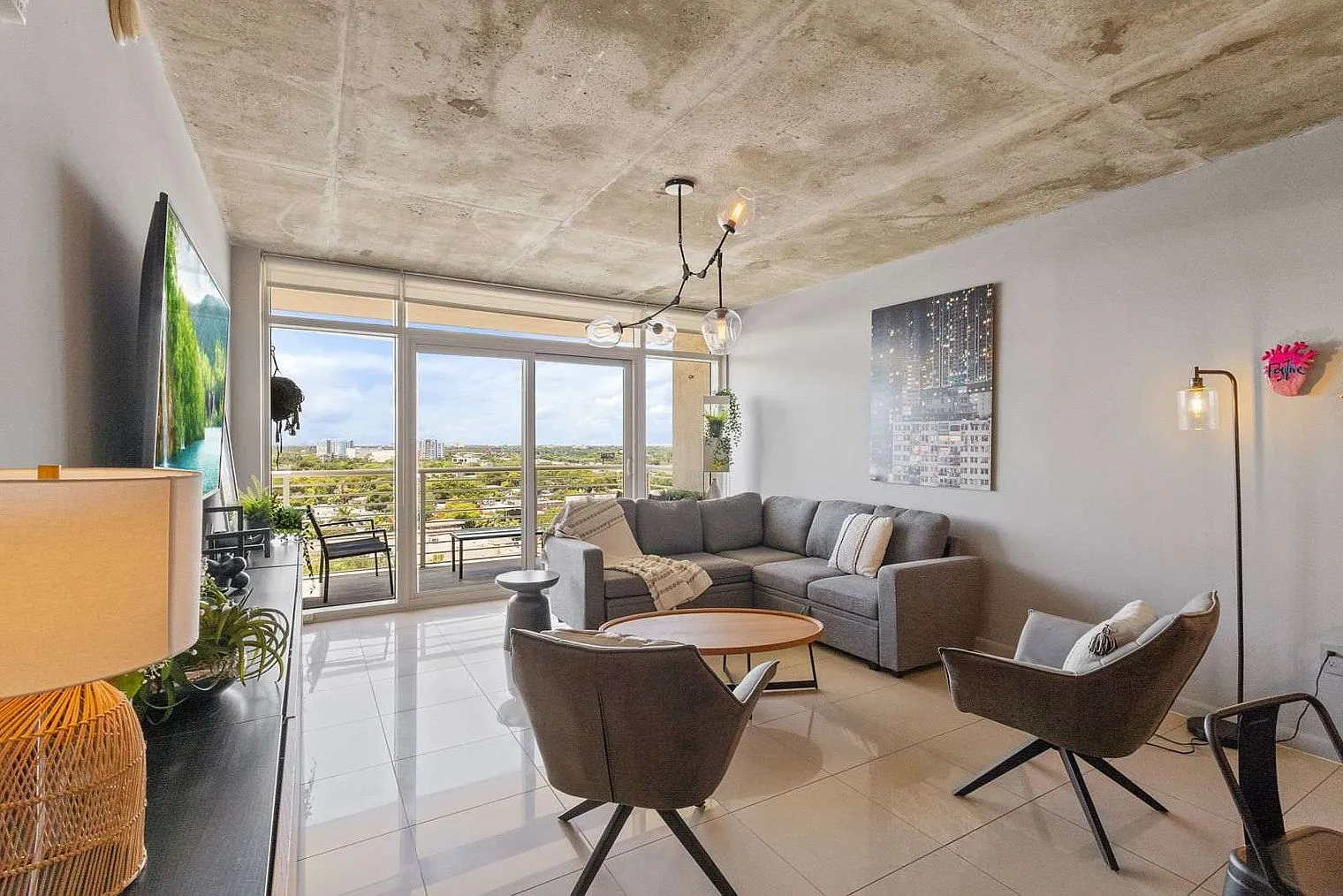 1 bed, 1.0 bath, 731 sqft, $3,948 — Photo 1