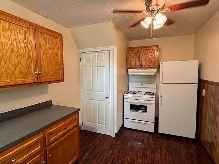 453 E Kline St — Photo 22