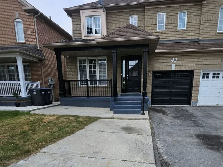 43 Saintsbury Cres — Photo 1