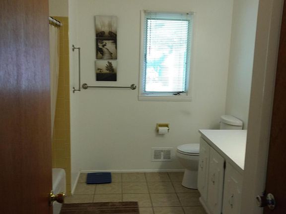 4th image of 2761 Thayer Ave