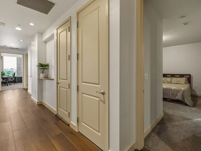 700 W 31st St #404 — Photo 19