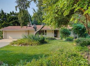 1765 Lone Oak Cir W, Brookfield, WI 53045