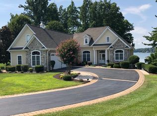 643 Park Way Ave, Moneta, VA 24121