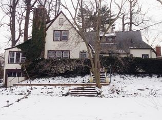 4 Crescent Rd, Great Neck, NY 11021