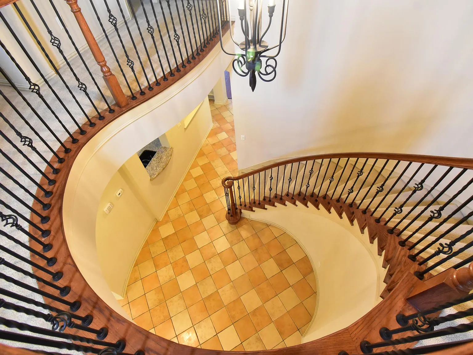 4 bed, 3.5 bath, 4157 sqft, $3,300 — Photo 4