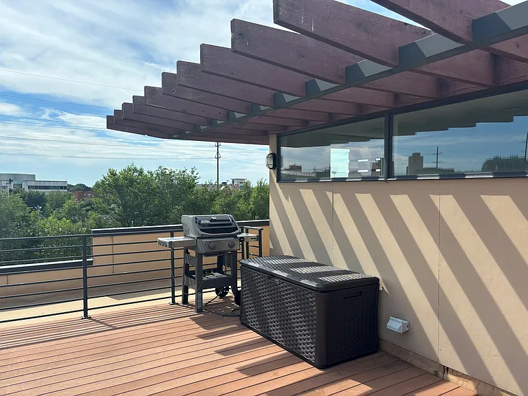 Upper Level, Private Deck