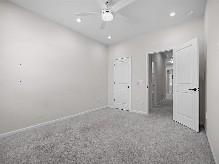 217 Brooks Springs Dr — Photo 31