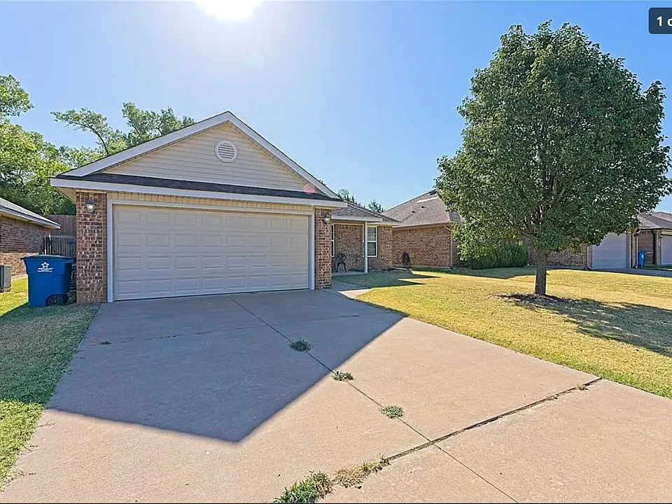 2114 Bradford Cir