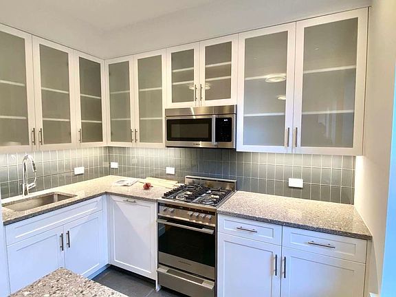 3rd image of 215 W 10th St APT 2A