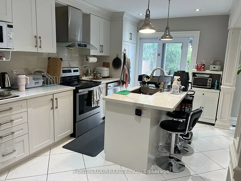 95 Dunbar Cres — Photo 2