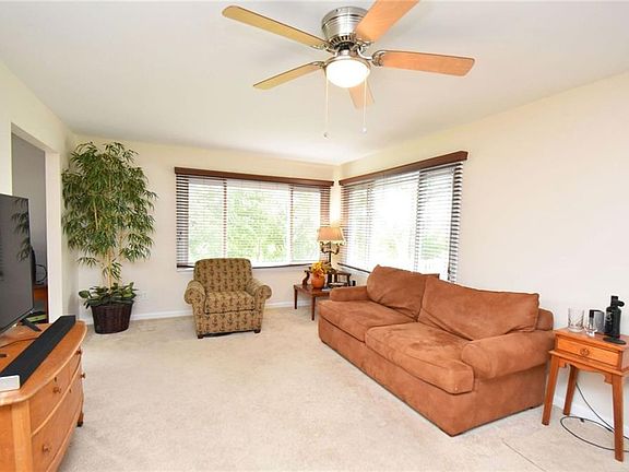 4th image of 9696 Highland Ave