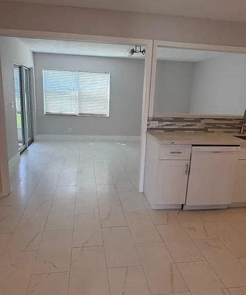 9448 Saddlebrook Dr — Photo 4
