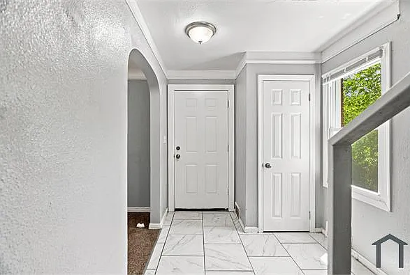 5 bed, 1600 sqft, $1,700 — Photo 3
