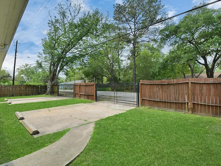 8622 Elbert St #B — Photo 16