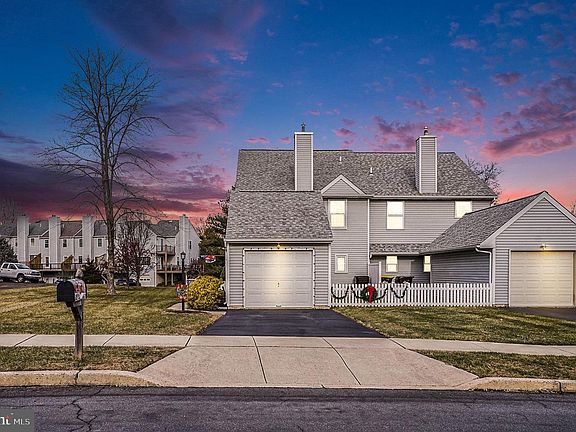 5th image of 151 Dawn Dr