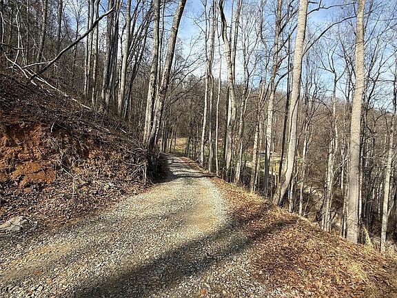 3rd image of 672 Porters Rdg