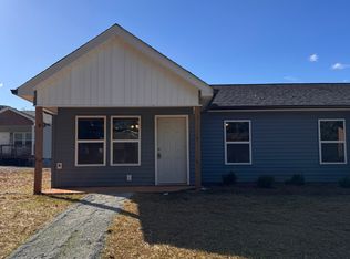186 Maret St, Hartwell, GA 30643