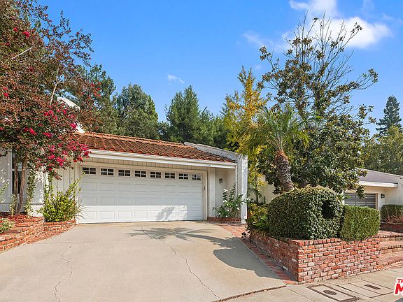 2nd image of 2538 Almaden Ct