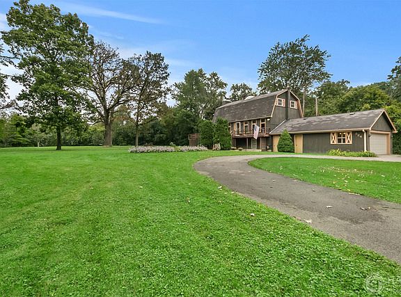 2nd image of 524 Twin Oaks Dr