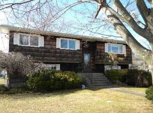 24 Claire Ln, Sayville, NY 11782