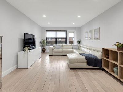 35 Knightsbridge Rd #2i, Great Neck, NY, 11021