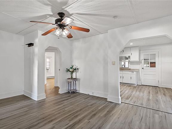 5th image of 403 Elizabeth St