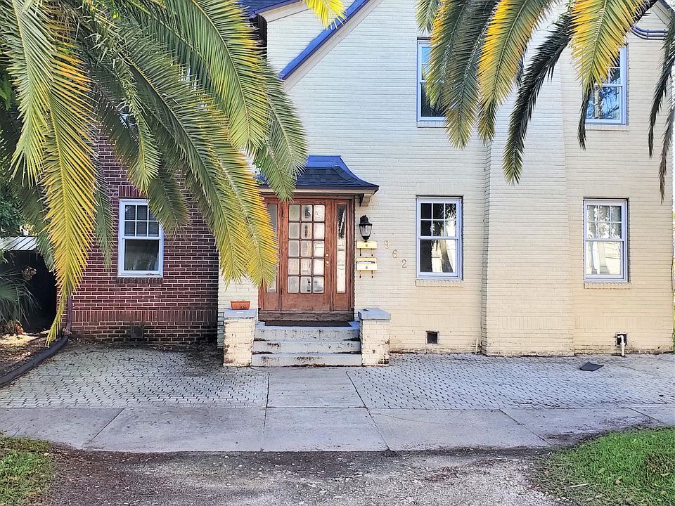 962 Cherry Street - Built in 1928, located in the historic Riverside area and within walking distance to restaurants and nightlife