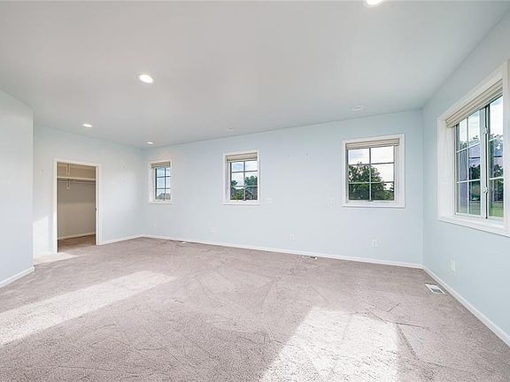 5th image of 1480 S Canal Cir