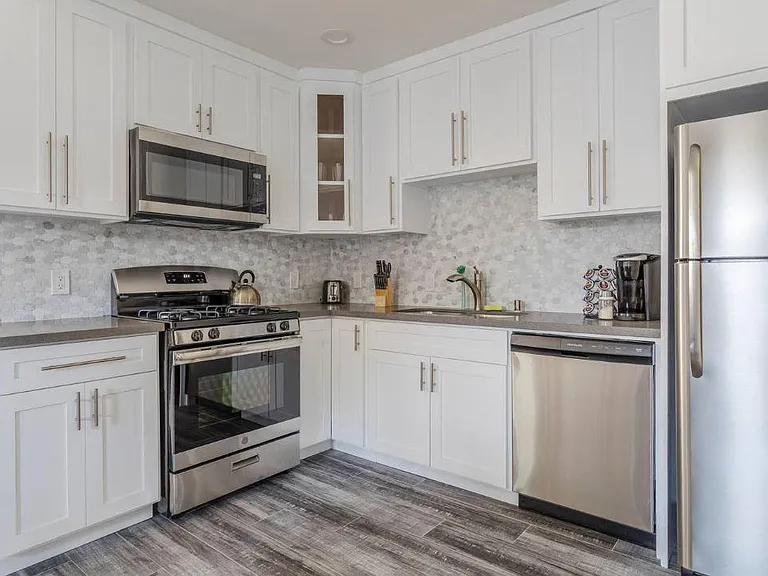 817 N Mariposa Ave #3 — Photo 2