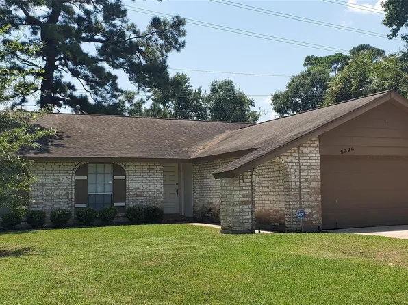 5226 Moonshadows Dr, Humble, TX 77346