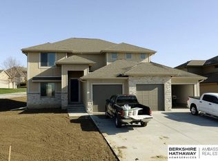 19230 Spaulding Cir, Omaha, NE 68022