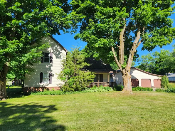 430 S 1st St, Edmore, MI 48829