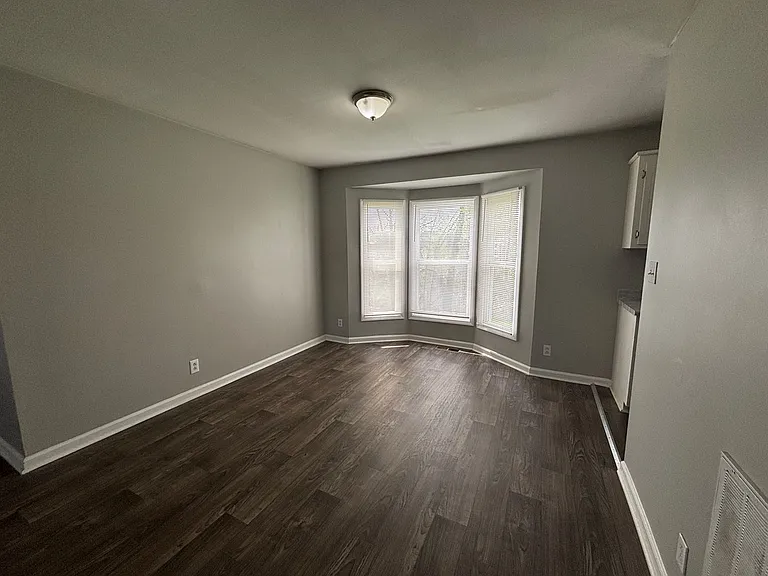 1237 Kendall Dr — Photo 5