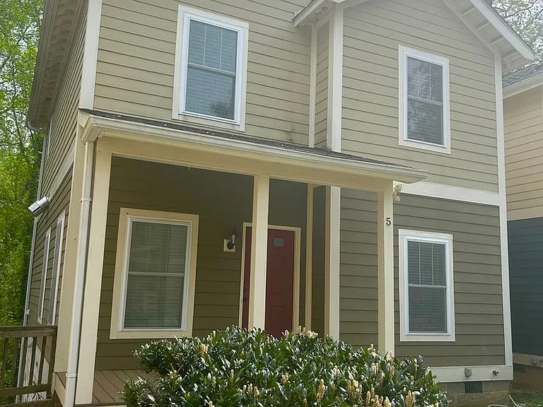 129 Aurora Dr #5 — Photo 2