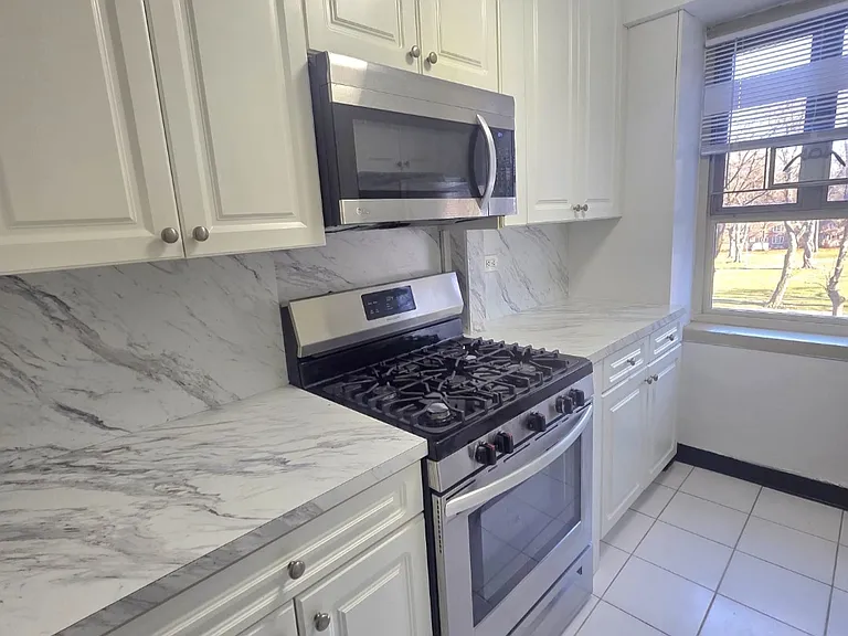 192-10 64th Ave #B — Photo 4