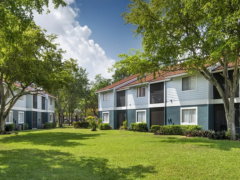 Sunny Lake Apartments — Photo 7