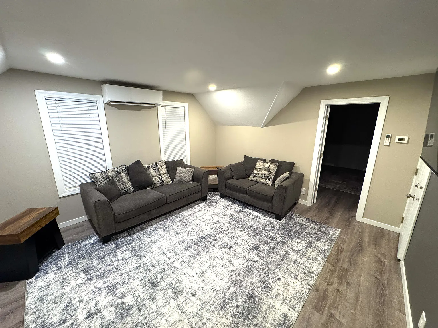 2 bed, 890 sqft, $1,300 — Photo 4